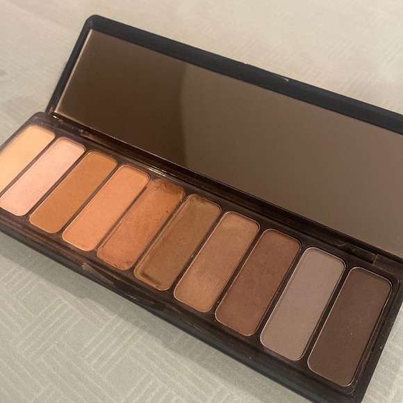 E.L.F. Mad for Matte Eyeshadow Palette - Picture 1 of 5